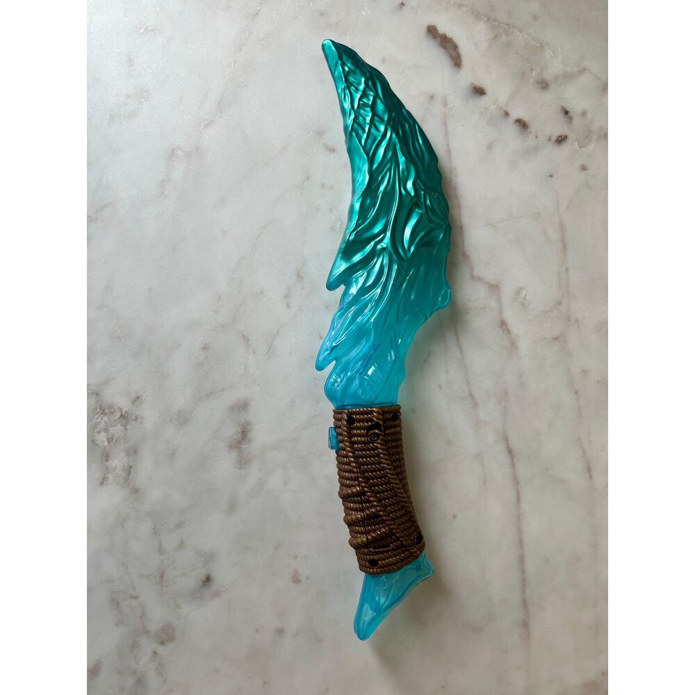 Disney Parks Na'vi Toy Light Up Knife Avatar The Way of Water Blue Crystal Knife